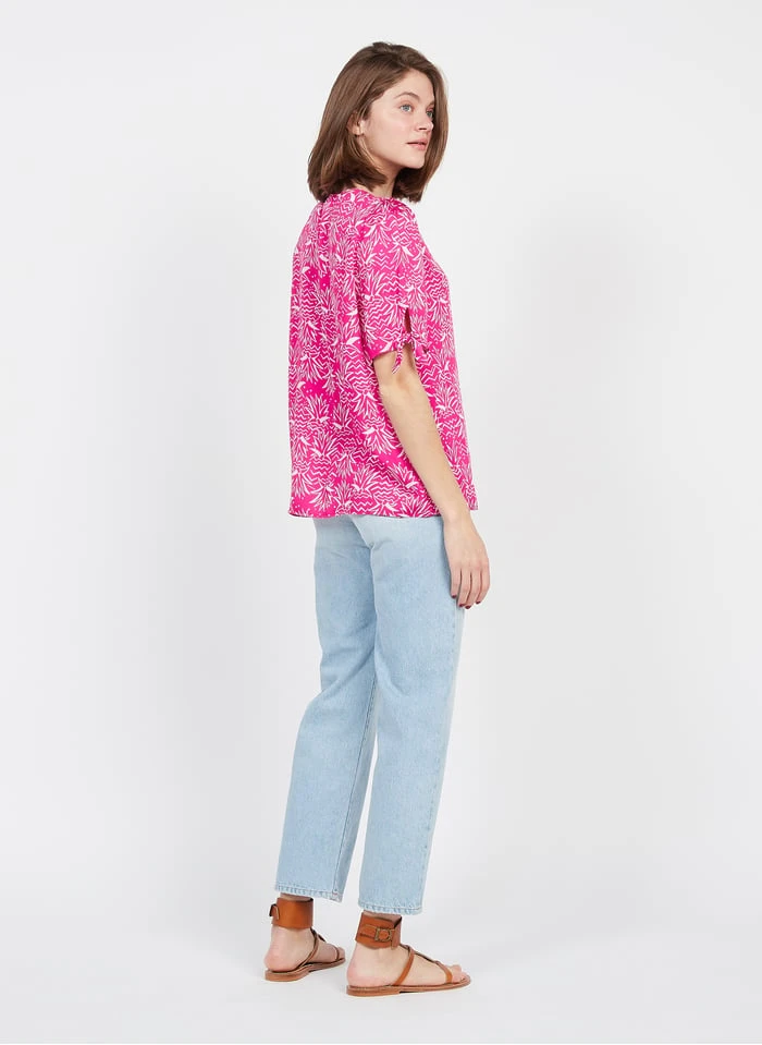 DES PETITS HAUTS TOUNINA - Pink Fluid V-neck Top 6 DES PETITS HAUTS TOUNINA - Pink Fluid V-neck Top - Image 6