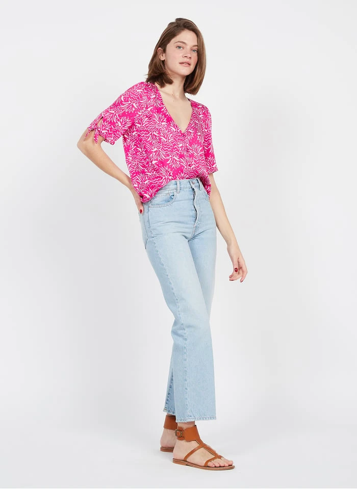 DES PETITS HAUTS TOUNINA - Pink Fluid V-neck Top 5 DES PETITS HAUTS TOUNINA - Pink Fluid V-neck Top - Image 5
