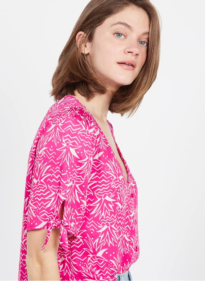 DES PETITS HAUTS TOUNINA - Pink Fluid V-neck Top 4 DES PETITS HAUTS TOUNINA - Pink Fluid V-neck Top - Image 4