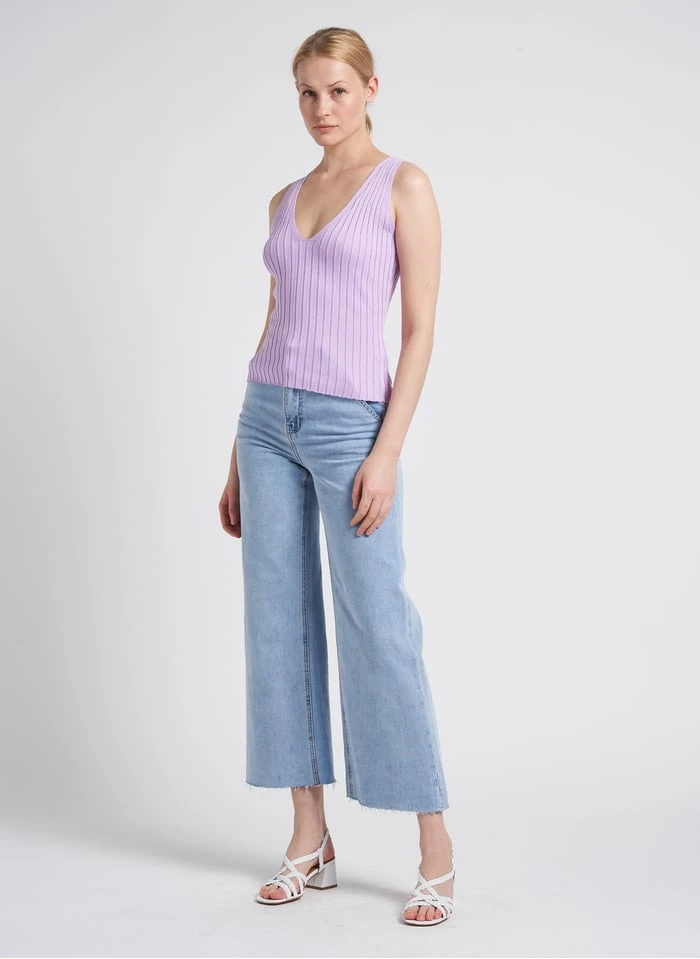 ALIYA - Pink Form-fitting V-neck Top 4 ALIYA - Pink Form-fitting V-neck Top - Image 4