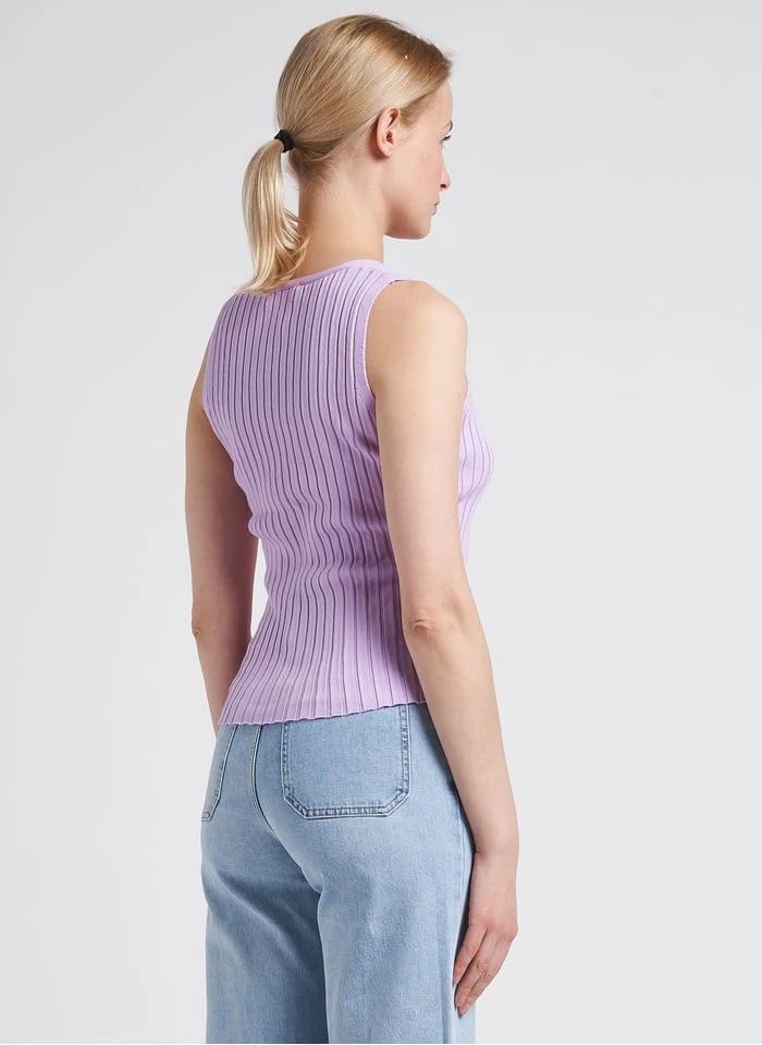 ALIYA - Pink Form-fitting V-neck Top 2 ALIYA - Pink Form-fitting V-neck Top - Image 2